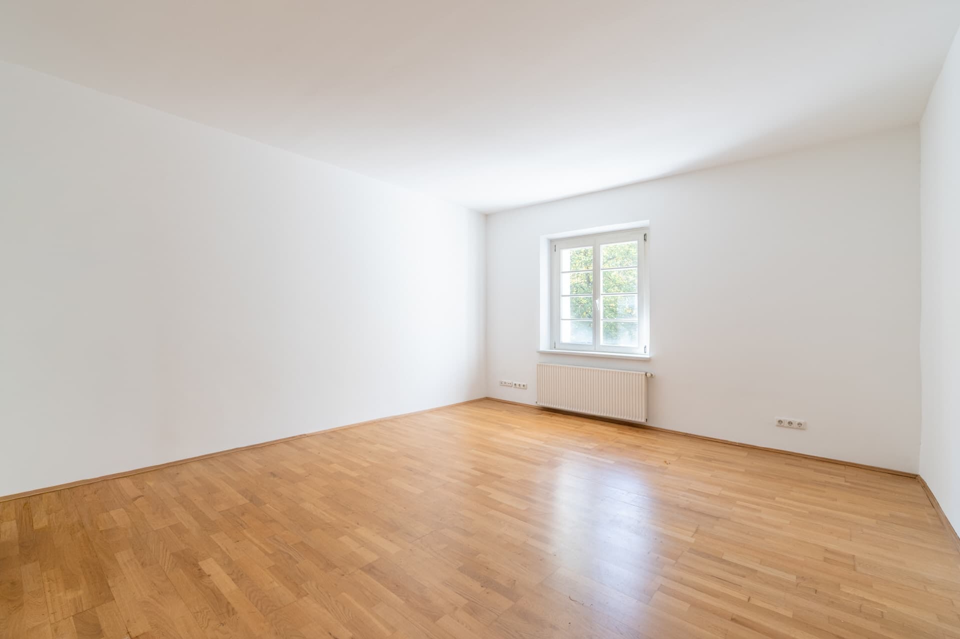 AIGNER - Altbau: Gut geschnittene 3-Zimmer-Wohnung mit Lift und Balkon