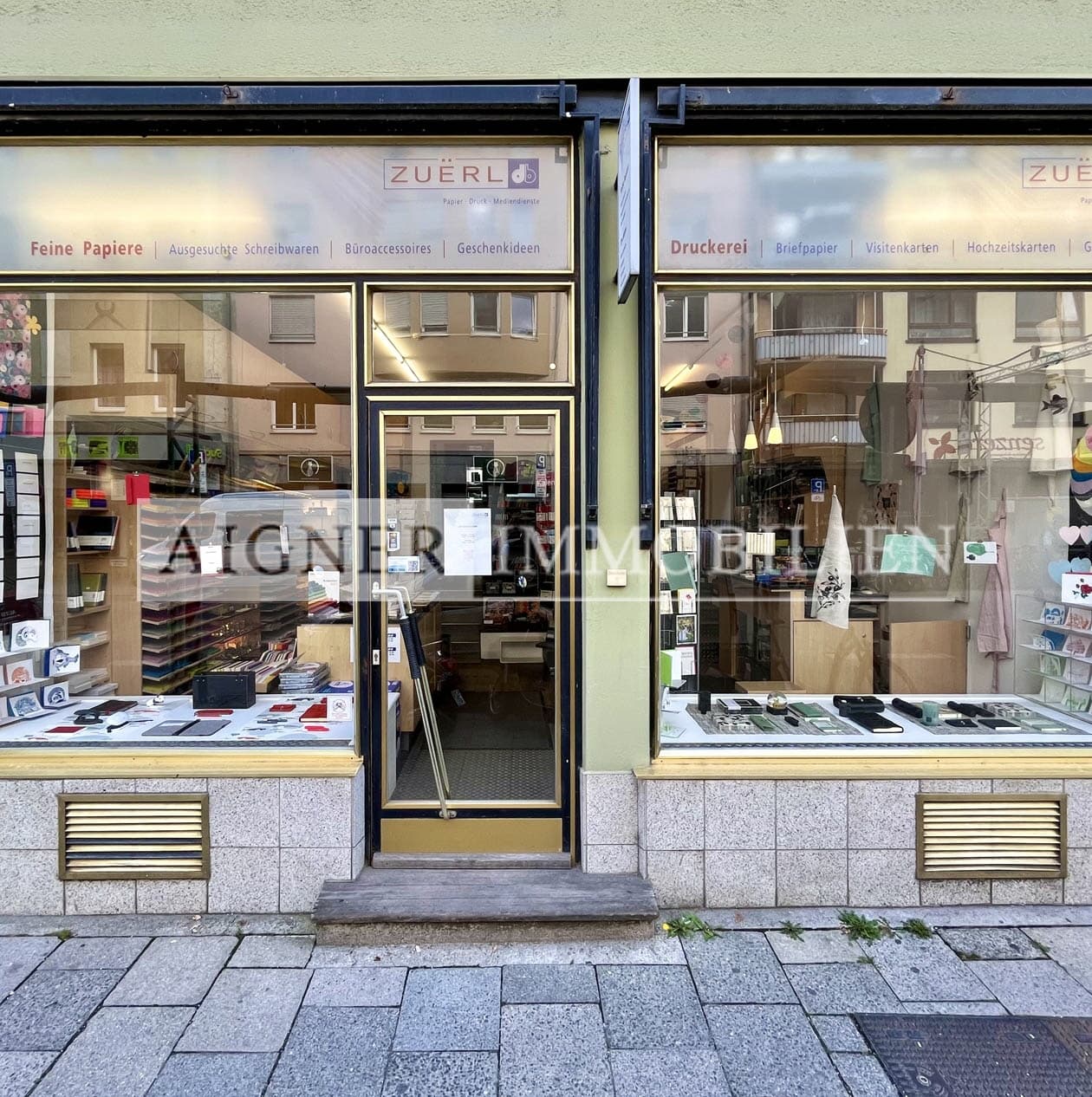 Maxvorstadt: Ladenfläche mit großzügiger Schaufensterfront zur Türkenstraße