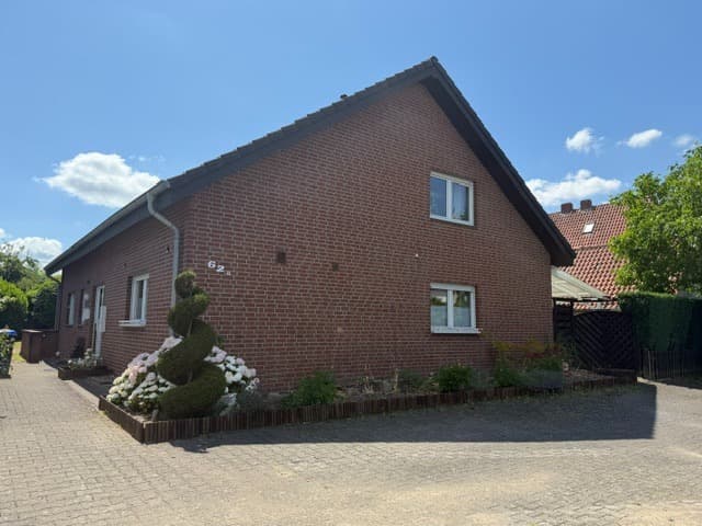Großz. aufgeteilte 2-Zi.-ETW gr. Südbalkon i.3-Fam.-Hs. ruh. Lage 33332 Gütersloh