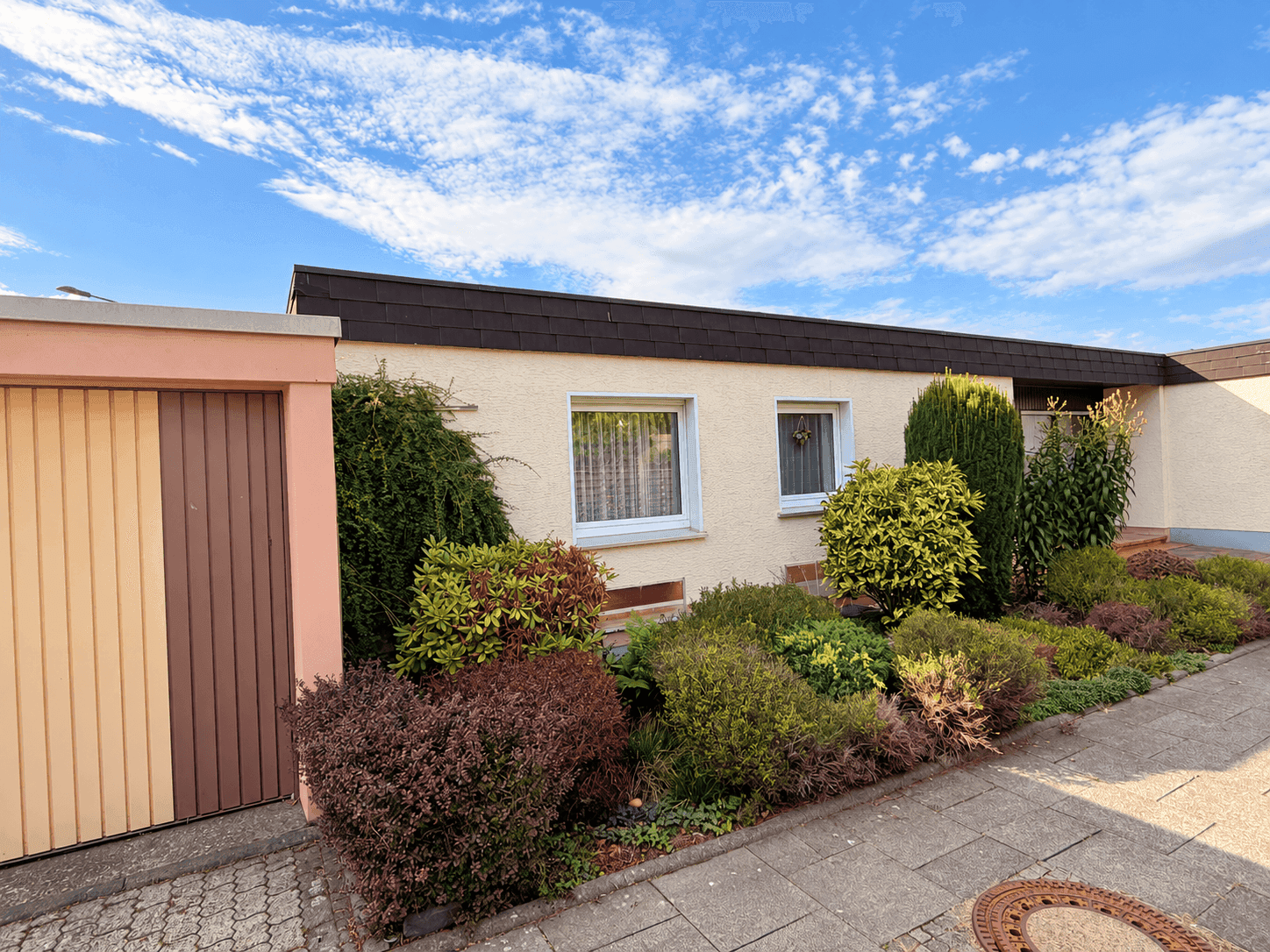 Familientraum: Toller Bungalow mit Garage, Vollkeller und Garten in Troisdorf.