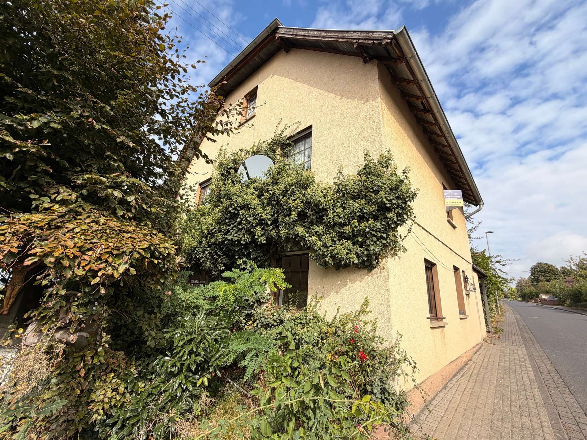 Renovierungsbedürftiges Einfamilienhaus mit Charme in Königswinter Pleiserhohn.