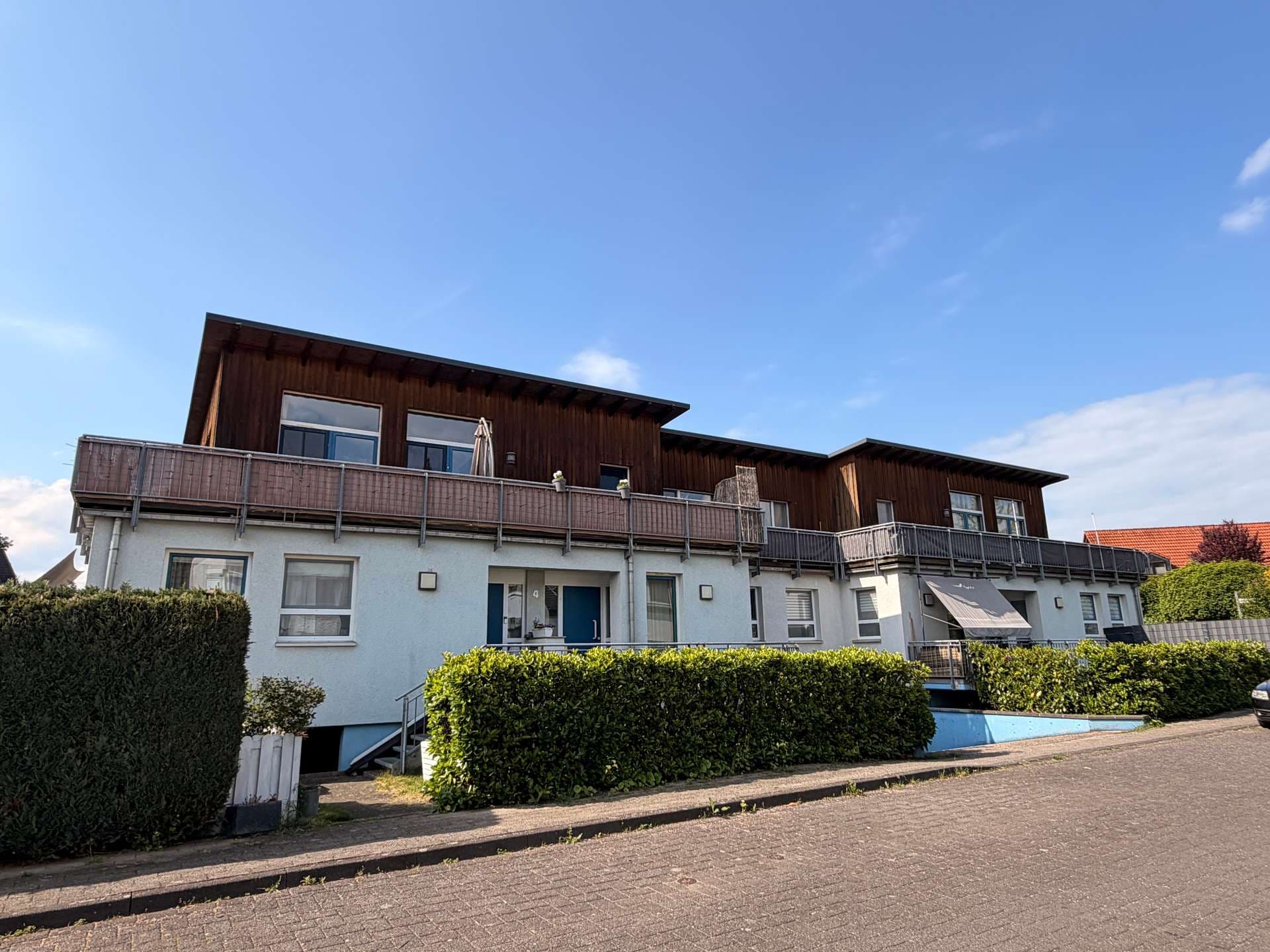 Solides, sicheres Invest: gepflegtes 6-Parteienhaus in Porz-Langel.