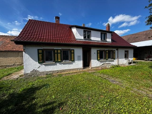 Ruhiges und Sonniges Baugrundstück mit Einfamilienhaus, Scheune und großem Garten in Oberweimar!