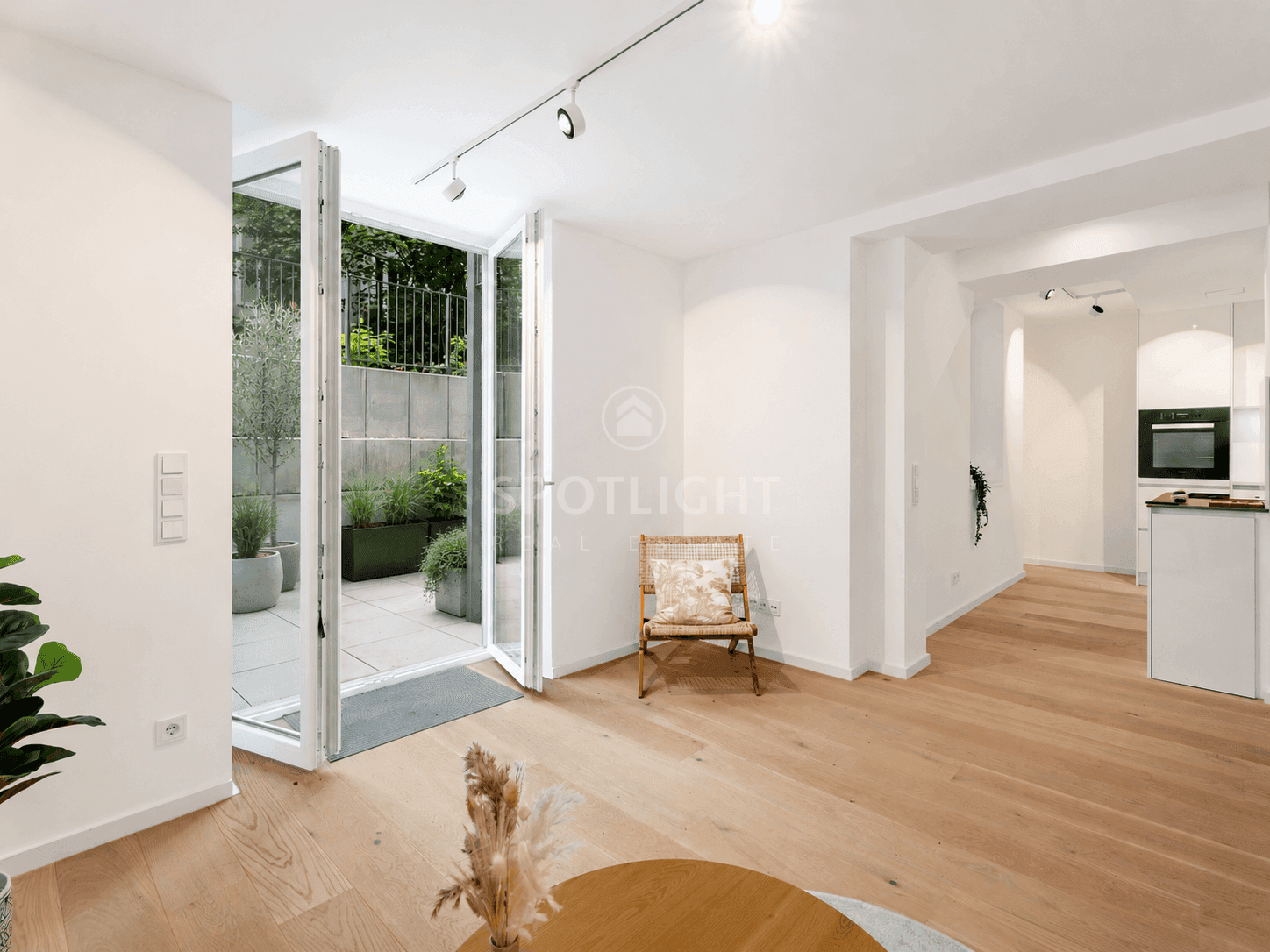 Souterrain neu gedacht: Helle 3-Zimmer-Wohnung mit großer Ostterrasse -