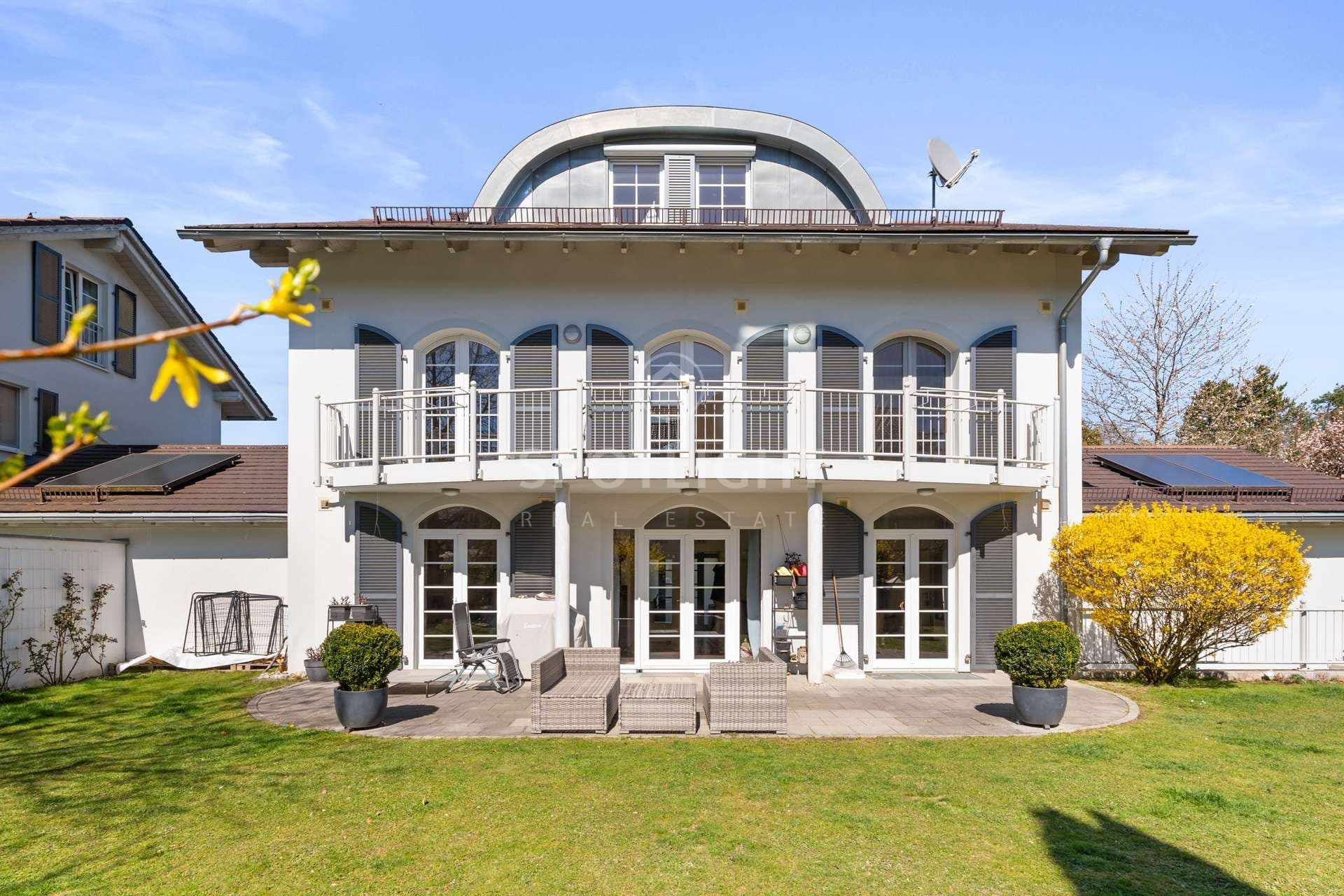 Neuwertige Familienvilla mit Südwestgarten in ruhiger Top-Lage von Straßlach