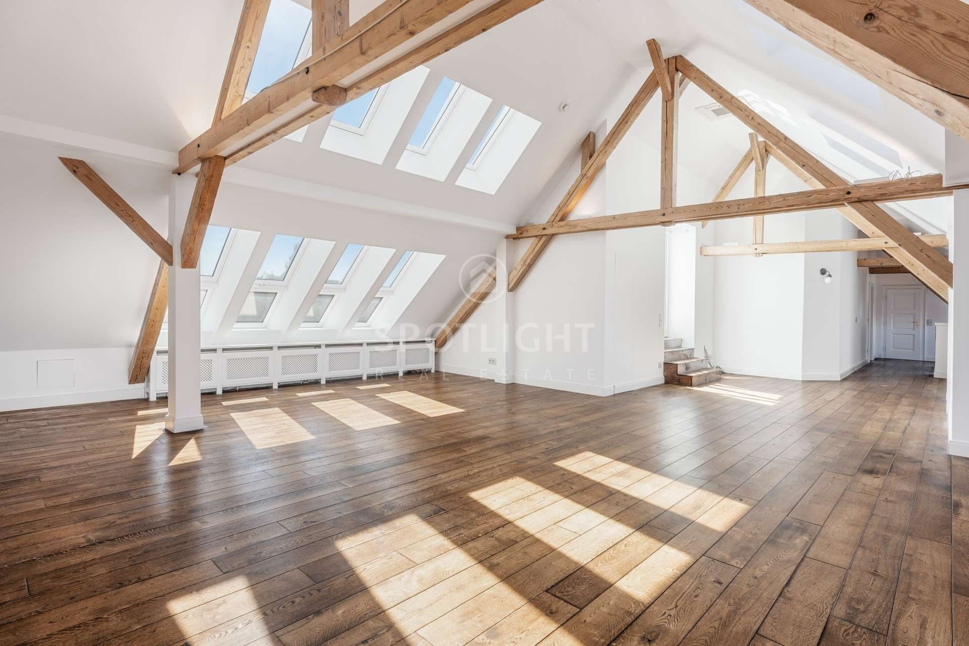 Altbau-Maisonette in Maxvorstadt - historischer Charme mit Top-Ausstattung