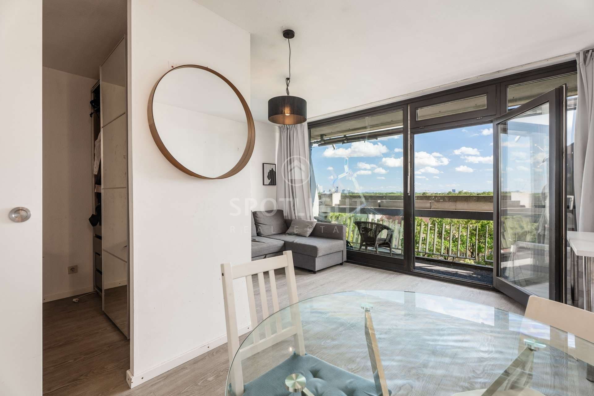 1,5-Zimmer-Wohnung auf Erbpacht – über den Dächern Münchens mit Südbalkon & Alpenblick direkt an U6