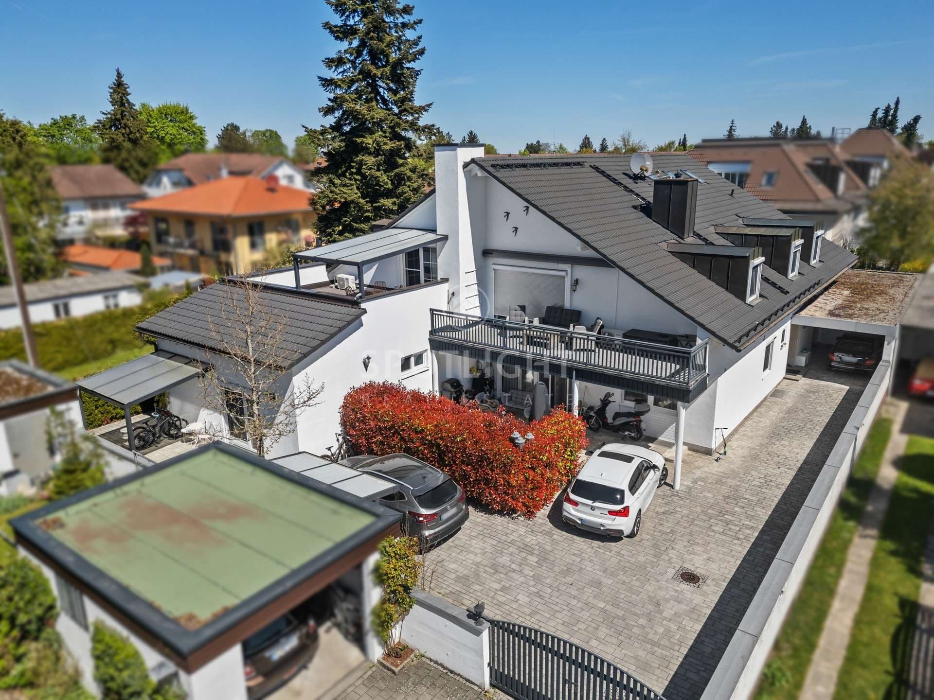 Truderinger Triple: Modernisiertes XL-Wohnhaus mit 3-4 Wohnungen