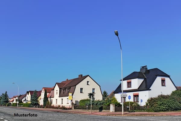 Ihr neues Zuhause - 2-Familienhaus nebst Wintergarten, Garagen und Carport