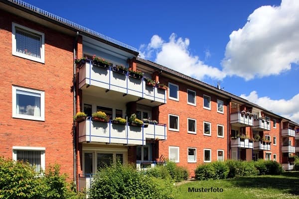Kapitalanlage - Dreifamilienhaus nebst Balkonen, Garten und 3 Stellplätzen