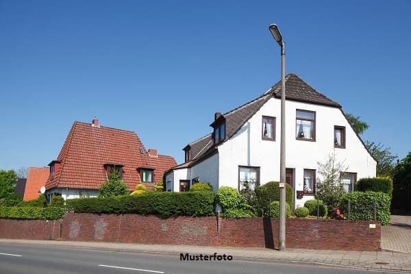 2-Familienhaus mit Garage in ruhiger Wohnstraße