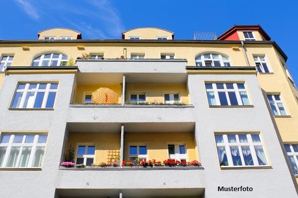 Sechsfamilienhaus nebst 3 Reihengaragen + Kapitalanlage +