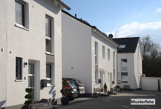 2-Familienhaus mit Gewerbehalle und Freilager - vielseitig nutzbar