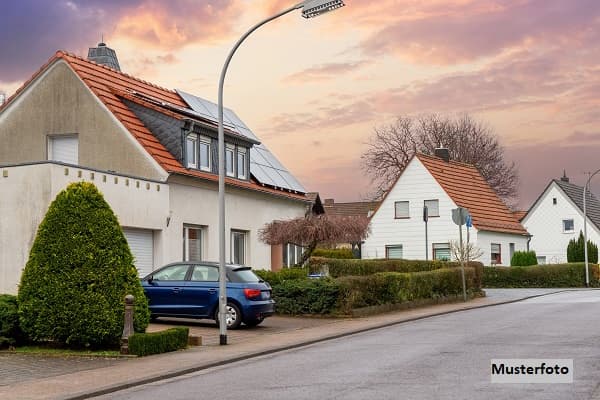 Doppelhaushälfte mit Garage