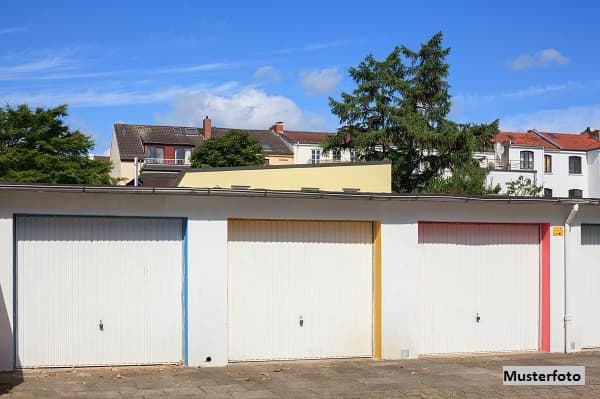 Reihengaragenanlage mit 7 Pkw-Garagen
