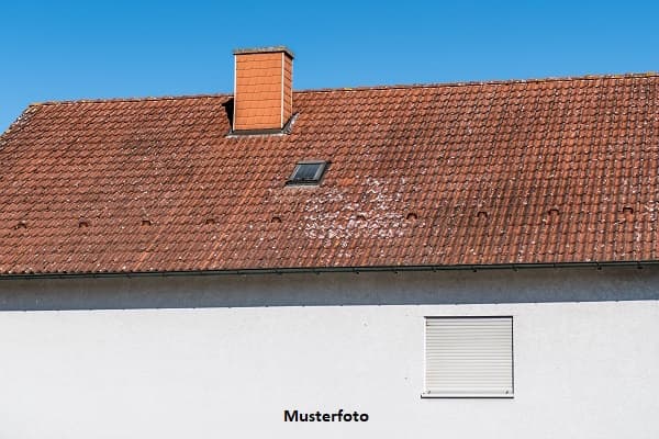 Grundstück mit teilabgebrochenem Wohnhaus