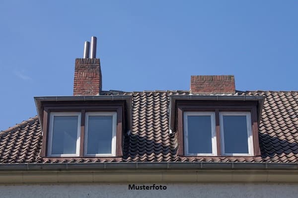 Doppelhaushälfte mit Fertiggarage