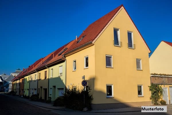 2-Familien-Doppelhaushälfte nebst Garten und Garage