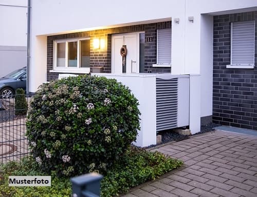 Kleiner Bungalow mit Garten und Carport