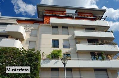 Vierfamilienhaus, 2 Garagen, 2 Carports + Kapitalanlage +