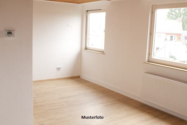 Altbaucharme trifft Wohnkomfort: Gemütliche Wohnung mit Balkon