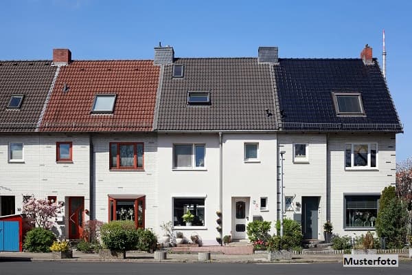Reihenendhaus mit Garage und Terrasse
