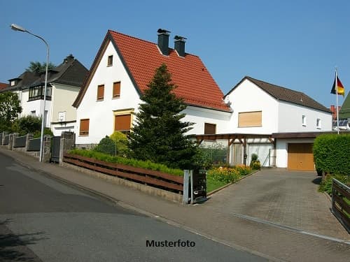 Freistehendes Einfamilienhaus mit Anbau
