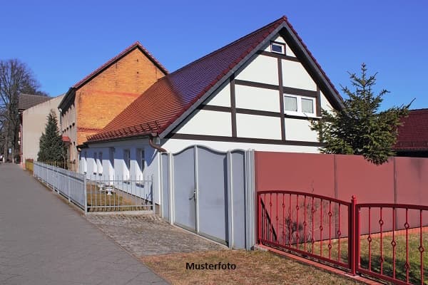 Resthofstelle - Einfamilienhaus, nebst Landwirtschaftsflächen