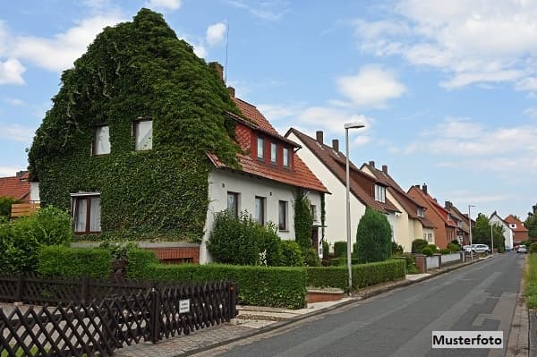 Ihr neuer Rückzugsort: Freistehendes 2-Familienhaus mit Doppelgarage