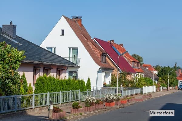 Einfamilienhaus nebst Garage und Stellplatz im Hof