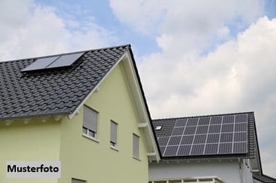 Mehrfamilienhaus mit 3 Wohnungen in verkehrsberuhigter Straße