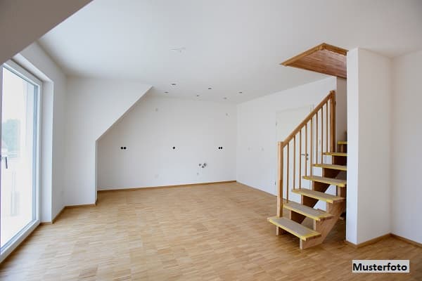 Großzügige Maisonettewohnung mit Balkon und Terrasse sowie Garage