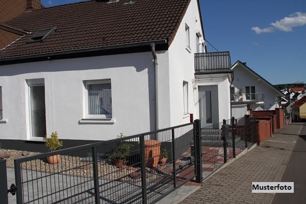 Charmantes Reihenendhaus mit sonnigem Freisitz und Garage