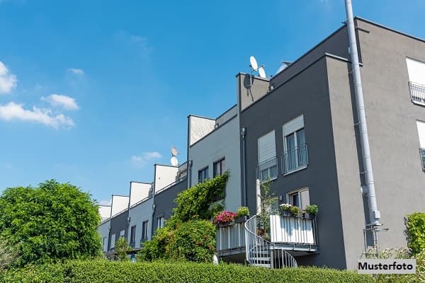 Doppelhaushälfte nebst Garten und Garage