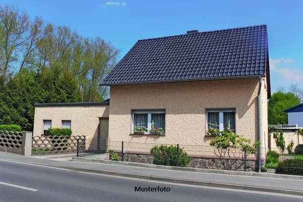 Freistehendes Einfamilienhaus, Garage und Scheune - vielseitig nutzbar