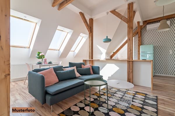 4 Zimmer unterm Dach nebst Garage