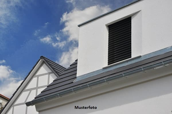 2-Familienhaus mit Doppelgarage - als Mehrgenerationswohnhaus geeignet