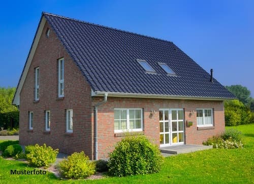 Freistehendes Einfamilienhaus nebst Einlieger, Garage und Garten