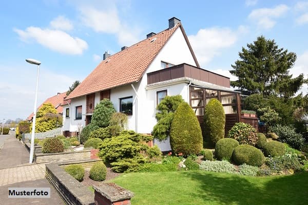 2-Familienhaus mit Gewerbehalle und Freilager - vielseitig nutzbar