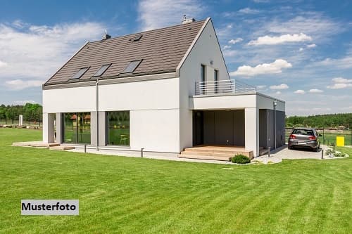 Freistehendes Einfamilienhaus nebst großem Garten und Doppelcarport