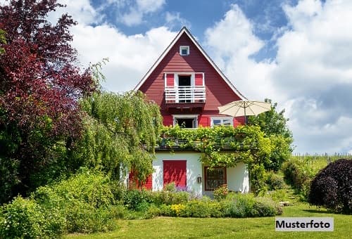 Freistehendes Einfamilienhaus mit Balkon