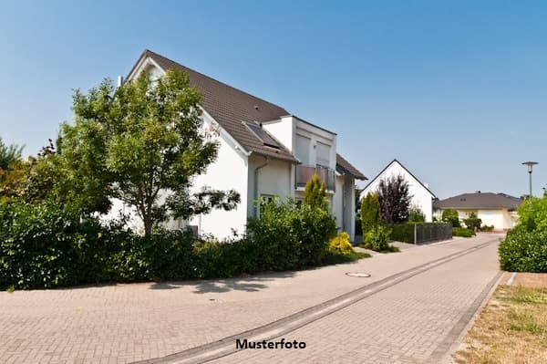 2-Familienhaus auf großem Grundstück - provisionsfrei