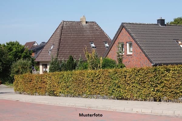 Freistehendes 1- bis 2-Familienhaus - aus Alt mach Neu!