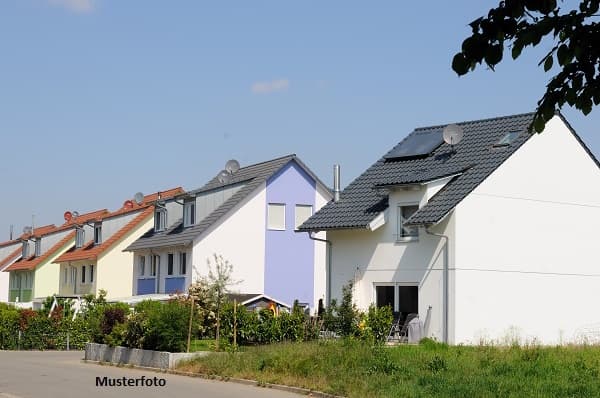 2-Zimmer-Wohnung mit Übergröße, nebst Balkon und Stellplatz