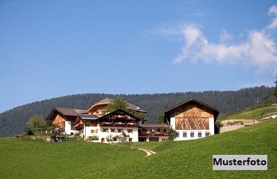 Schön gelegener Bauernhof - vielseitig nutzbar