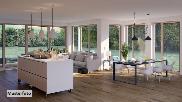 Freistehendes Einfamilienhaus mit Garten