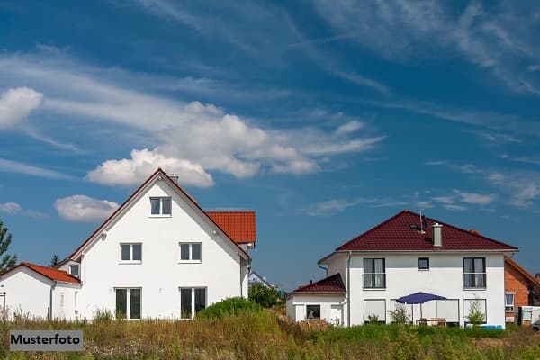 Einfamilienhaus mit Doppelgarage in ruhiger Wohnlage
