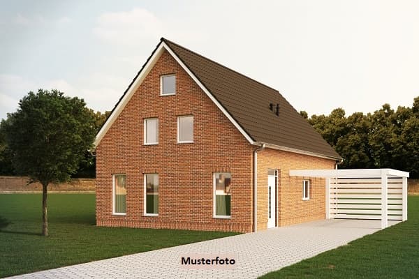 Freistehendes Einfamilienhaus mit Einlieger/Praxis und 2 Garagen