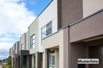 2-Familienhaus mit Gewerbehalle und Freilager - vielseitig nutzbar