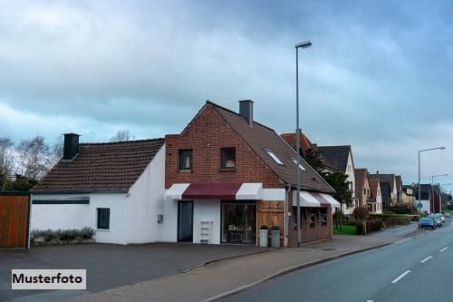 Denkmalgeschütztes Wohn- und Geschäftshaus mit 8 Wohnungen und Ladenlokal